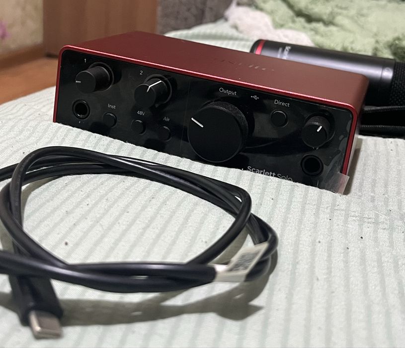 Аудиокарта Focusrite + два микрофона