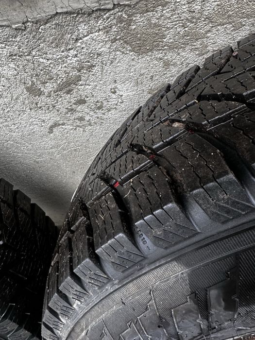 Vând 4 cauciucur 205/ R16c