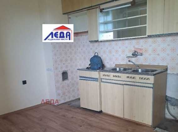 Продава се Тристаен апартамент в Плевен, 9-ти квартал - 100 кв.м за 970 €/кв.м - Снимка #9