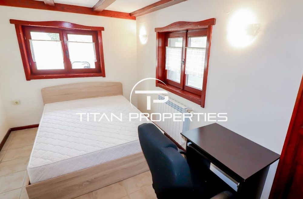 Дава се под наем Къща в с. Приселци, Област Варна - 550 кв.м за 450 € - Снимка #1