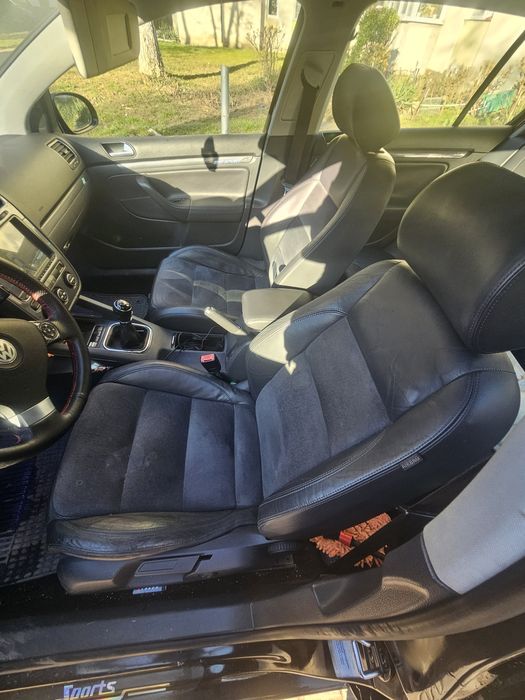 Vand golf 5 an 2008 sau schimb