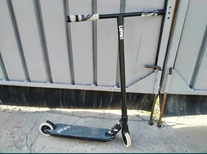 Трюковой самокат Limit lmt 01