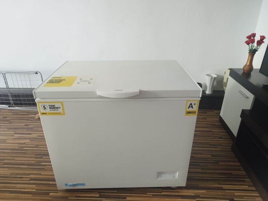 Vând lada frigorifica Zanussi,ne folosită de 260 l