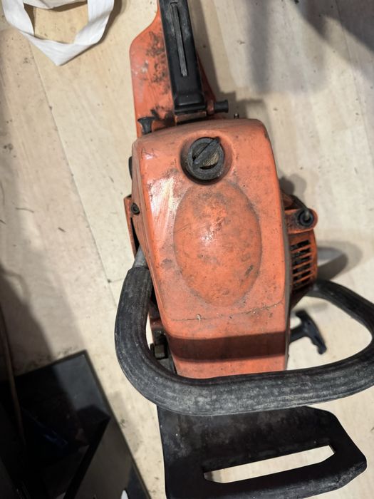 бензинова резачка за дърва за части или ремонт