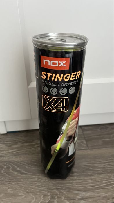 Vând tuburi mingi de padel noi, sigilate. Disponibile mai multe bucăți: NOX Stinger X4 Miguel Lamperti (4 mingi/tub) și Dunlop Padel Competition