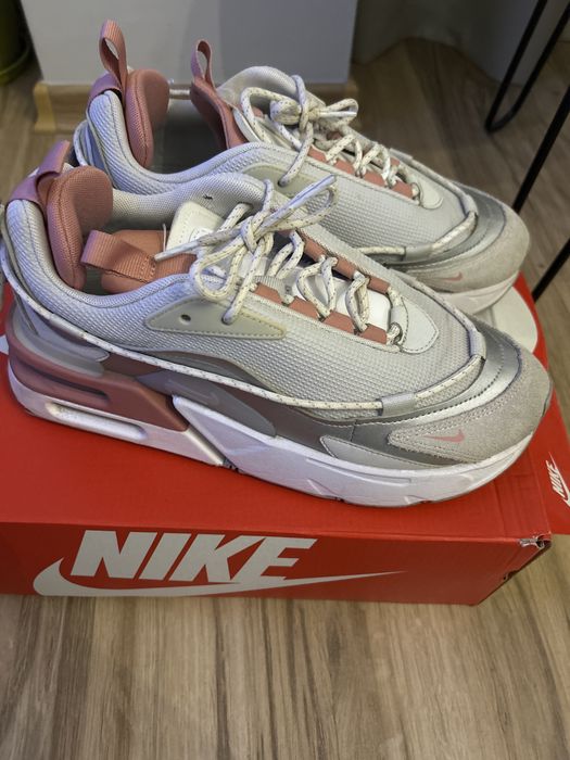 Дамски маратонки Nike