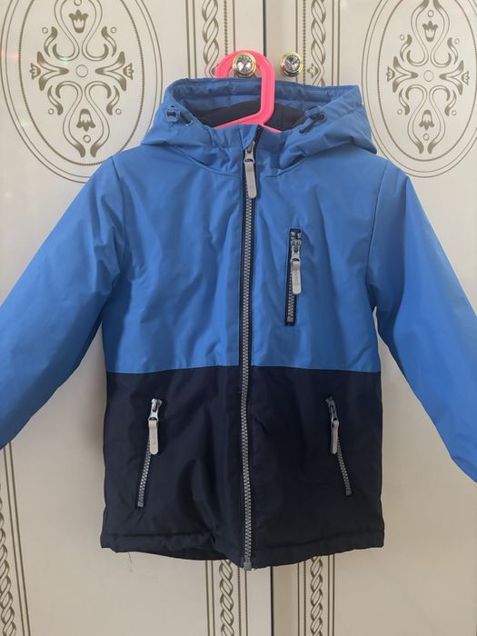 Продам курточку шапками 6000