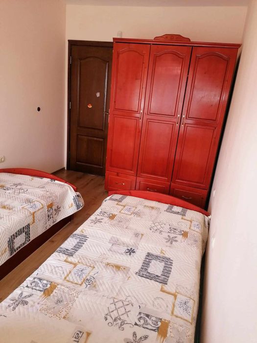 Давам под наем тристаен апартамент за целия сезон 2026 г.