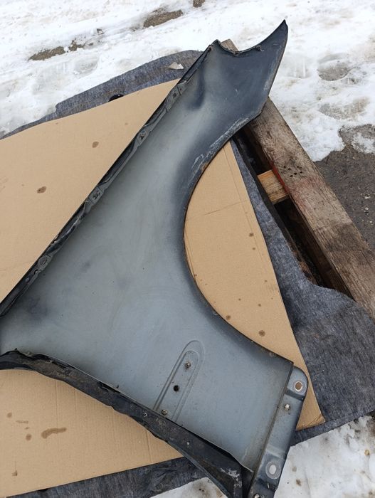 Ляв калник Мерцедес Ц класа W203 / Mercedes W203