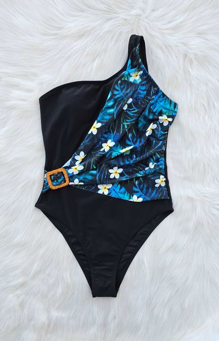 Нов дамски бански размер М