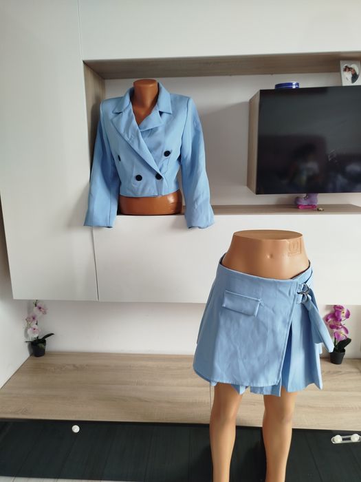 Fete damă sacou scurt cu fustă albastru deschis