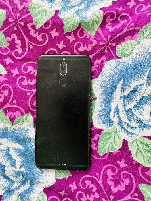 Продам телефон хуавей и самсунг