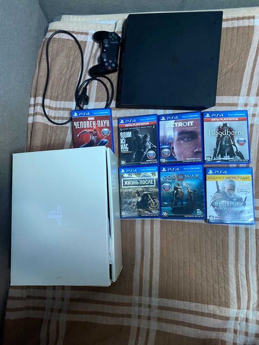 Продам Sony Playstation 4 Pro 1 Tb + VR-1 шлем + игры.