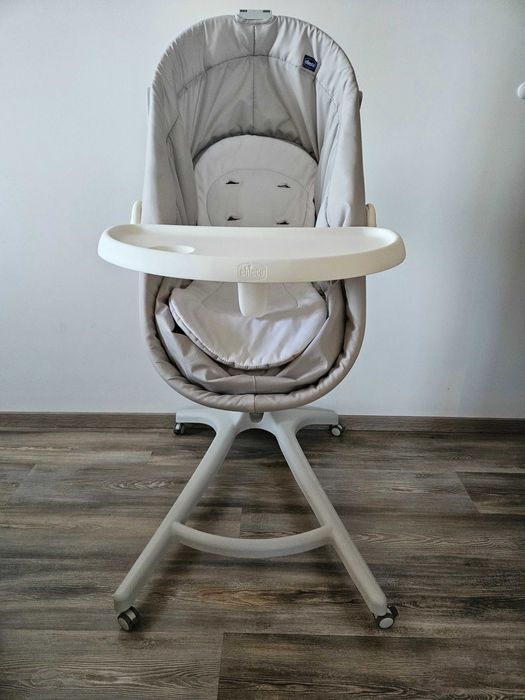 Chicco Baby Hug 4-в-1 с табла и калъф