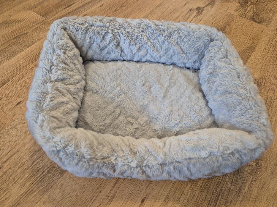 Pat culcus pisici catei