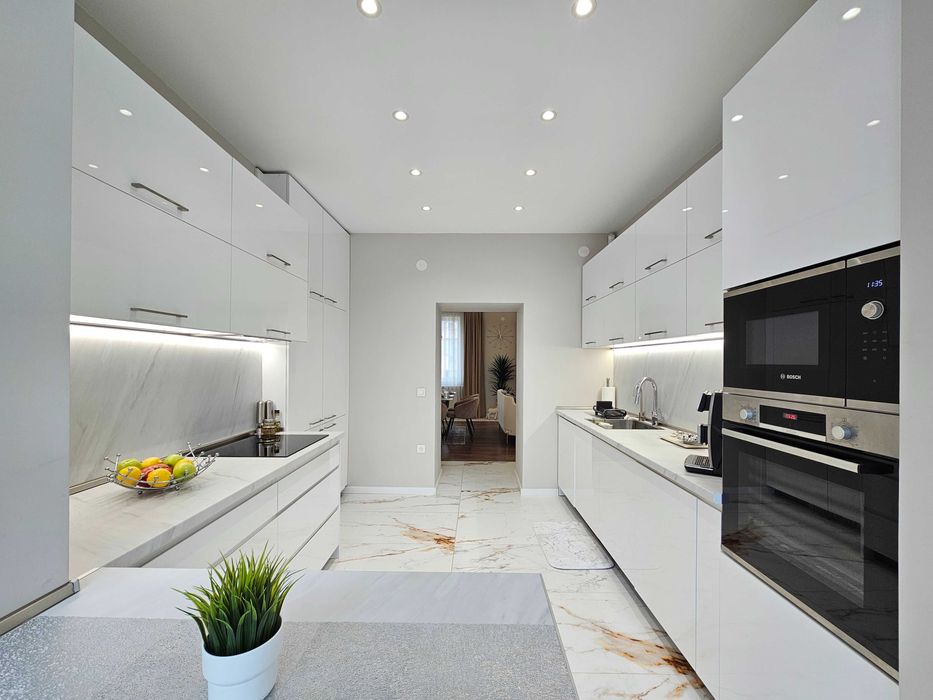 Продава се Тристаен апартамент в София, Център - 105 кв.м за 5505 €/кв.м - Снимка #17