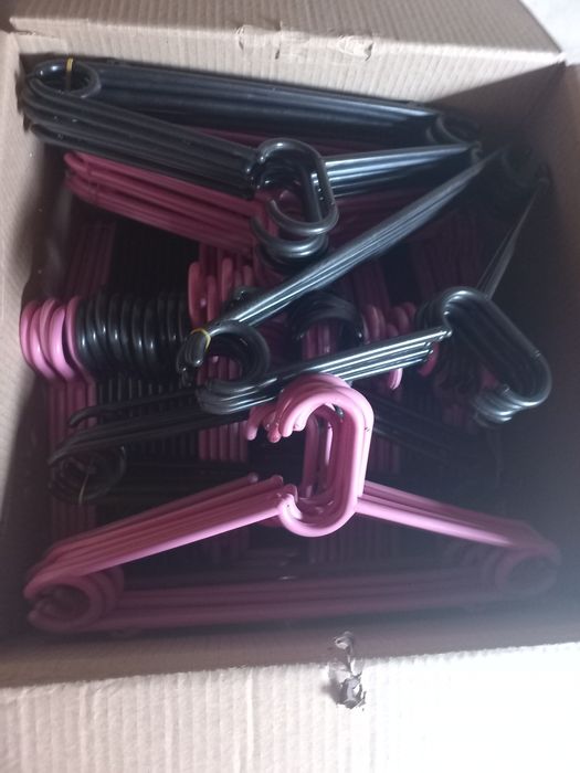 Продаются вешалки