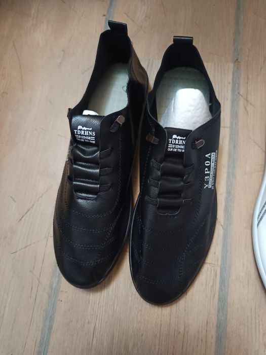 Маратонки нови 43