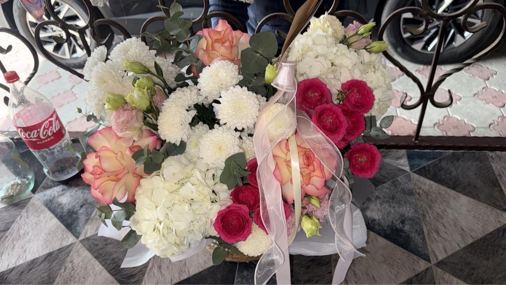 Цветы букет красные белые розы