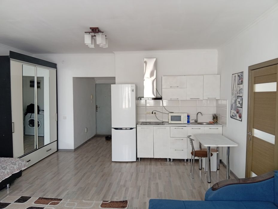 Сдается по месячно квартира