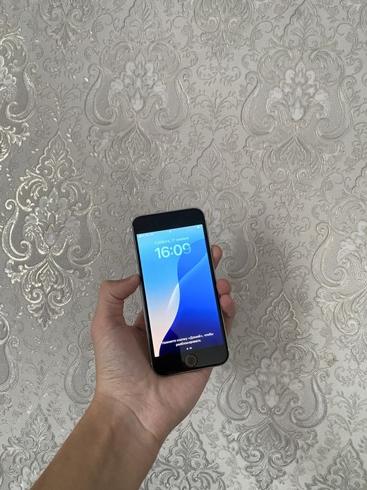 Продам срочно iPhone SE 64GB