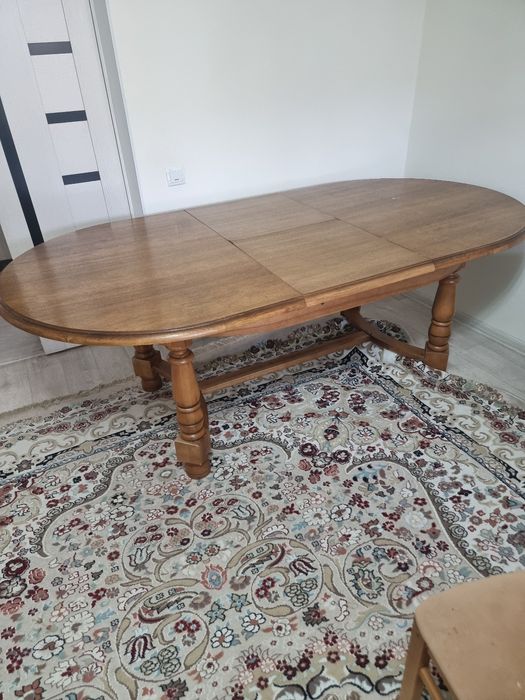 Продам стол со стулями дубовый .