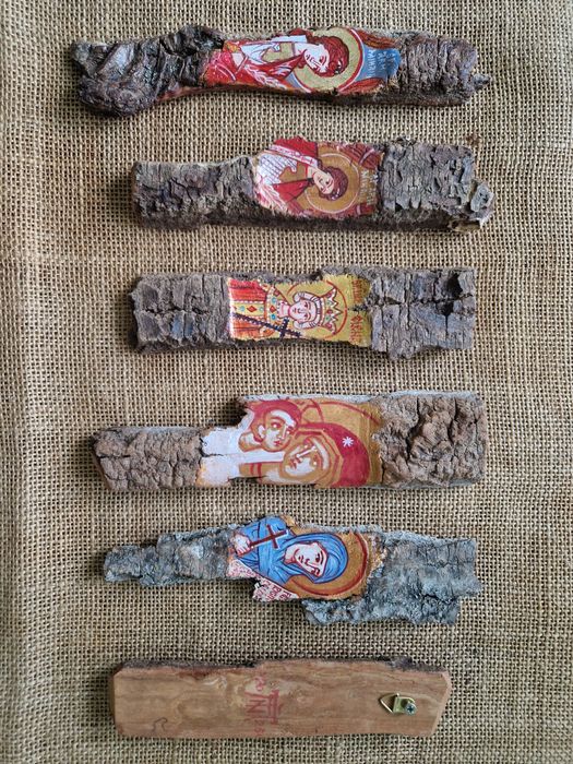 Icoane pictate pe scoarta