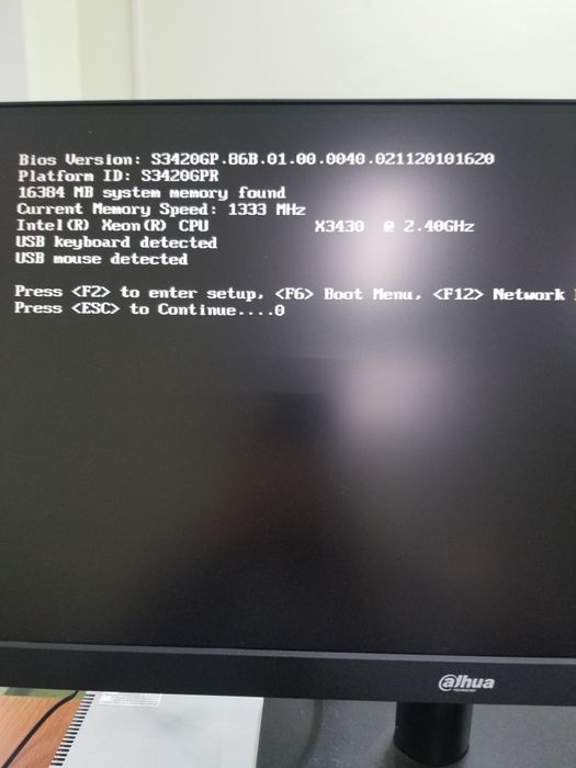 Сервер с комплектом креплений