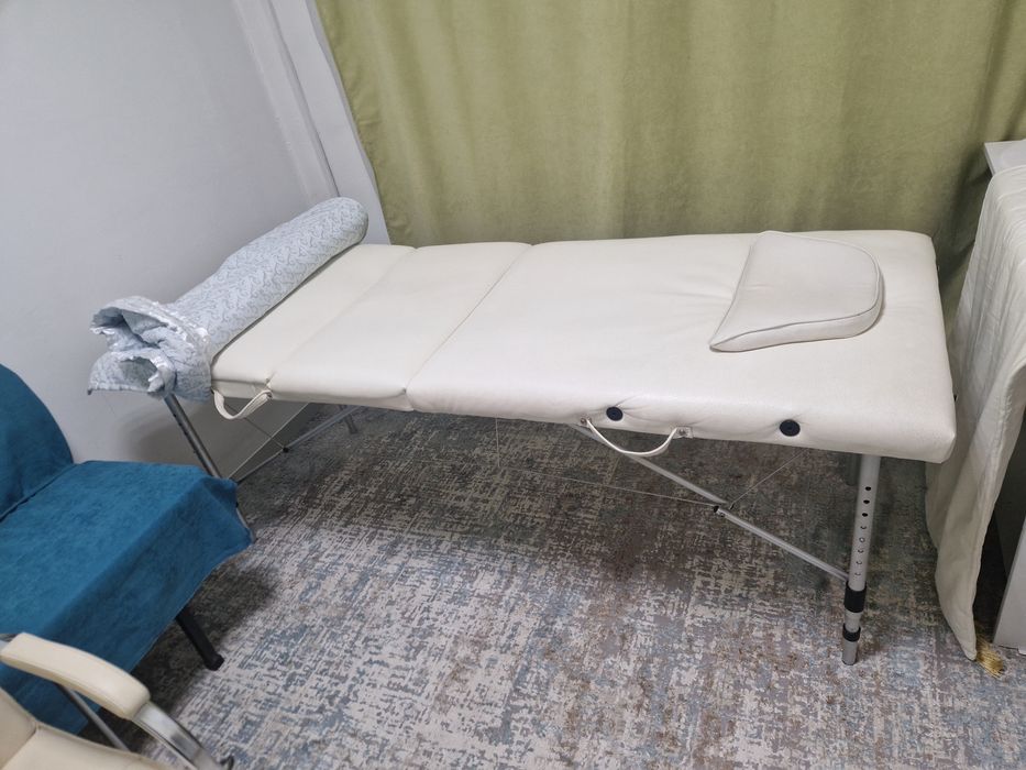 Кушетка, кресло, стульчики