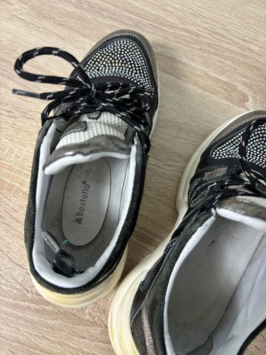 Adidasi piele superbi