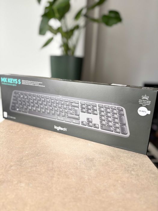 Logitech MX Keys S - НОВА
