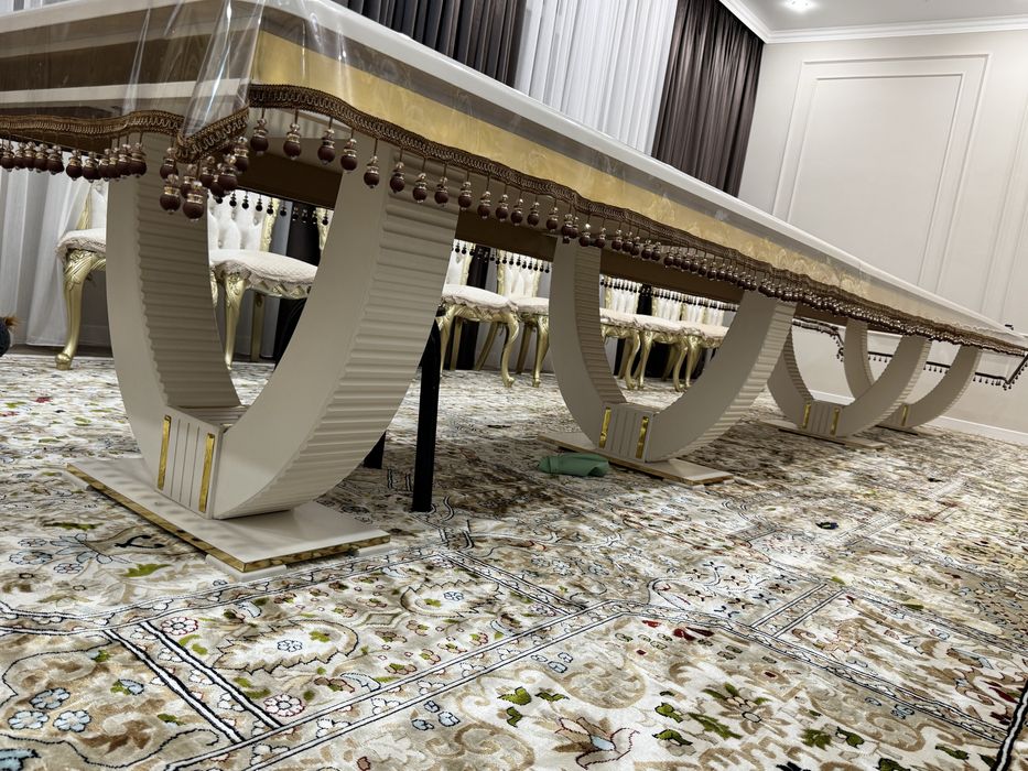 Стол в гостинную