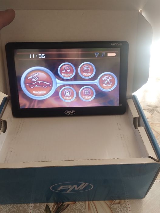 Vând GPS PNI L807 plus pentru camion,autocar,dube și mașini mici