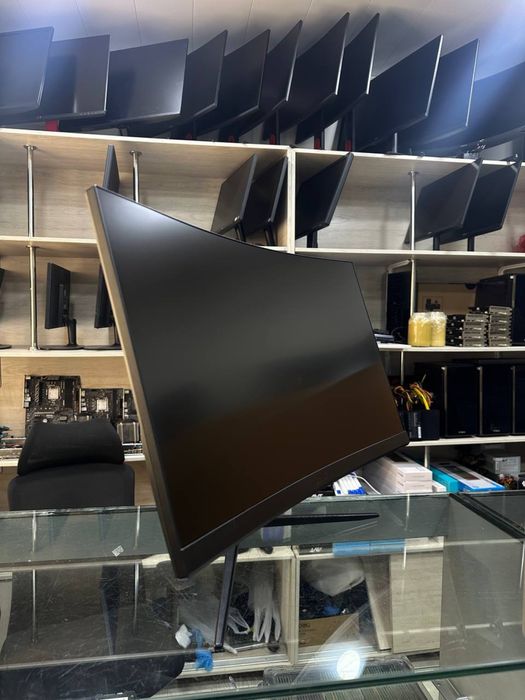 MSI 27” Curved 240hz Holati zor  Karopka yoq