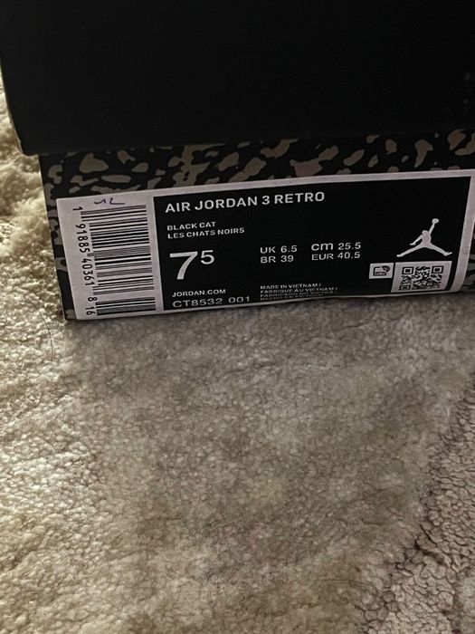 Jordan 3 BlackCat purtati