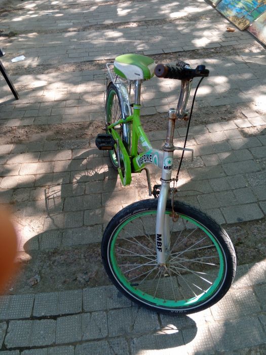 Velosiped yosh bola uchun