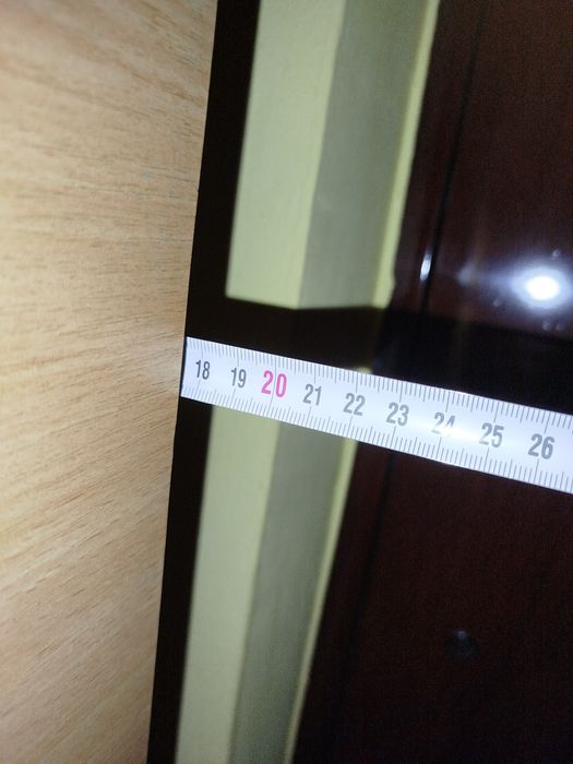 Dulap tip soldat, pantofar și tv.