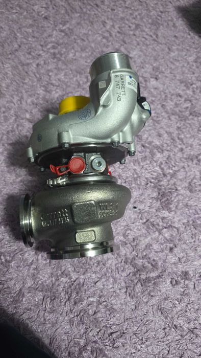 Turbina bmw 8 747 743 pt seria 5 6 7 8 x5 x6  motor N63 4.4 v8 benzina