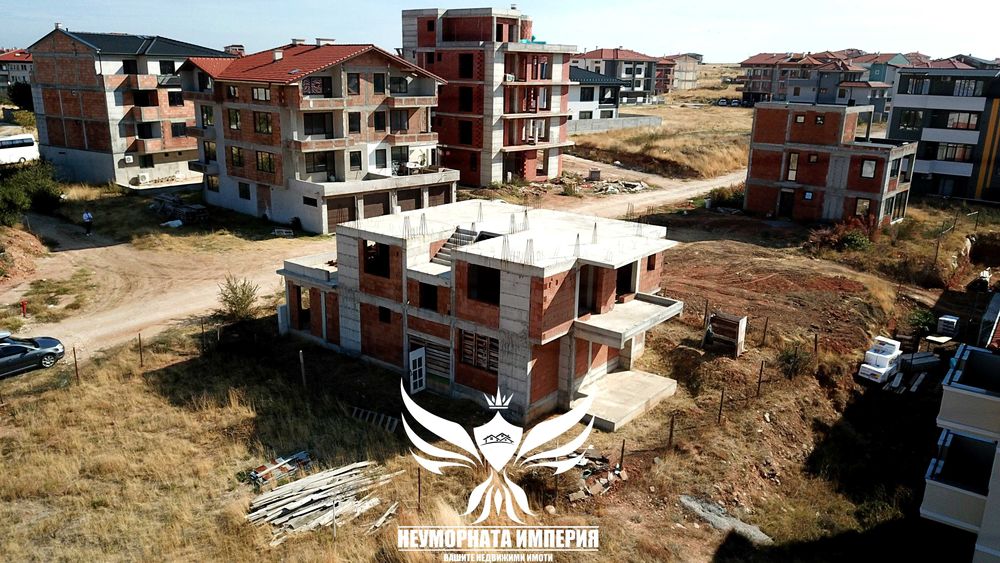 Продавам къща 391РЗП и двор 392кв.м с два гаража Асеновград кв.Баделем