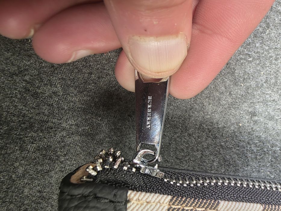 Уникално кожено портмоне BURBERRY