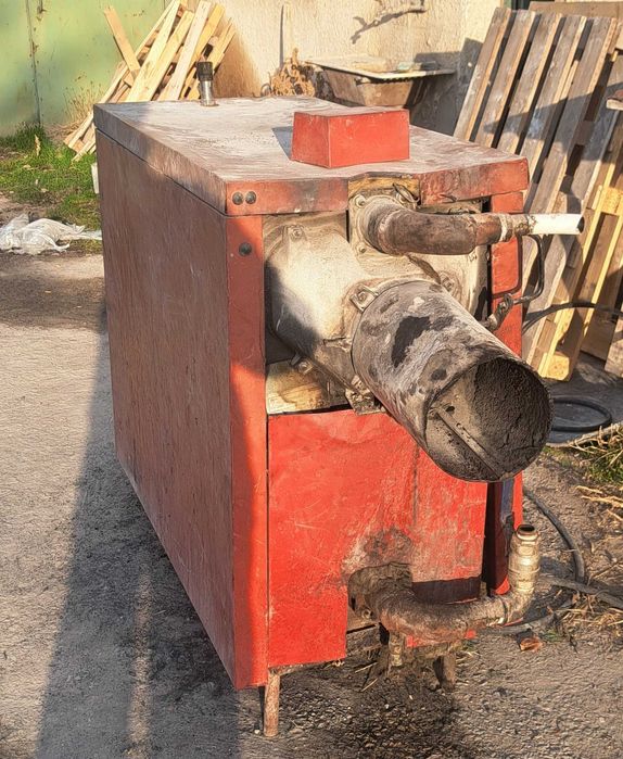 Котел на твърдо гориво .