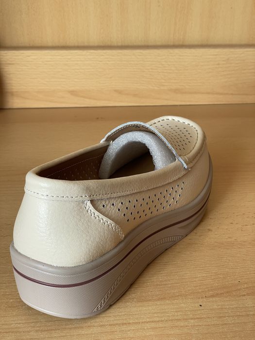 Продам женскую обувь