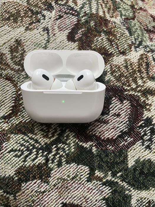 Продам air pods в хорошем состоянии