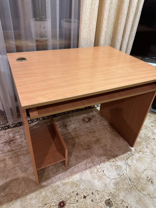 Компьютерный стол.