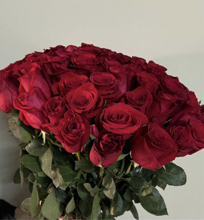 Букет роз 101 красная,метровая