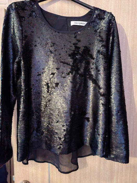 Дамскаи блузи различни размери НОВИ