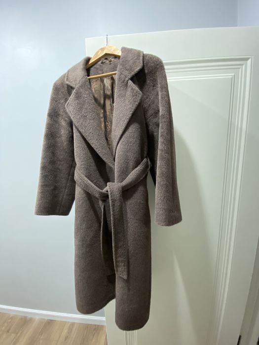 Продам пальто Лама в идеальном  состоянии