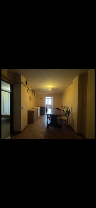 Vand apartament cu 2 camere