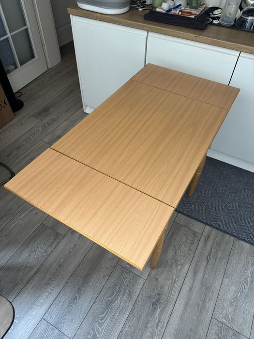 Дървена маса, разтегателна. 70х60 см, сгъната