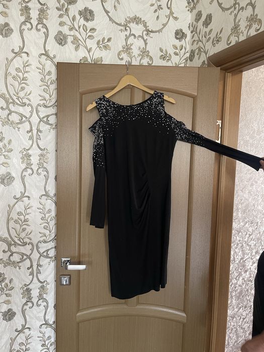 Продам платья все надевались 1 раз